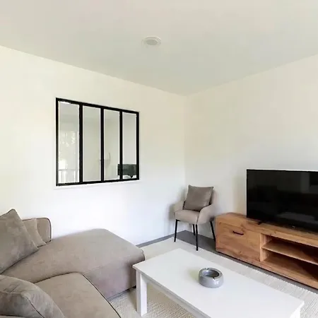 Trocadero - Elegant 2br - Terrace Апартаменты *
